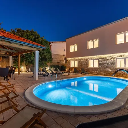 Hébergement de vacances My Dalmatia - Seaside Familia With Private Heated Pool Sveti Filip i Jakov