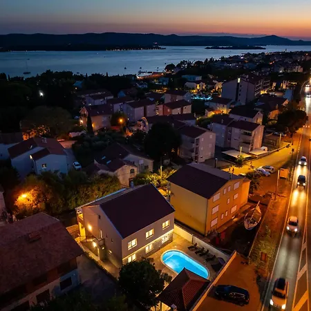 My Dalmatia - Seaside Familia With Private Heated Pool *