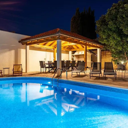 My Dalmatia - Seaside Familia With Private Heated Pool