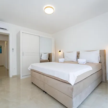 Nyaraló My Dalmatia - Seaside Familia With Private Heated Pool *