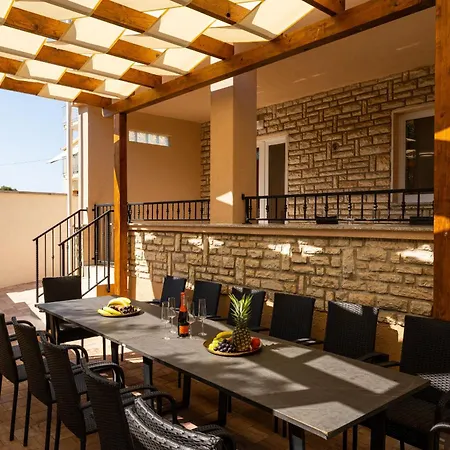 My Dalmatia - Seaside Familia With Private Heated Pool Nyaraló