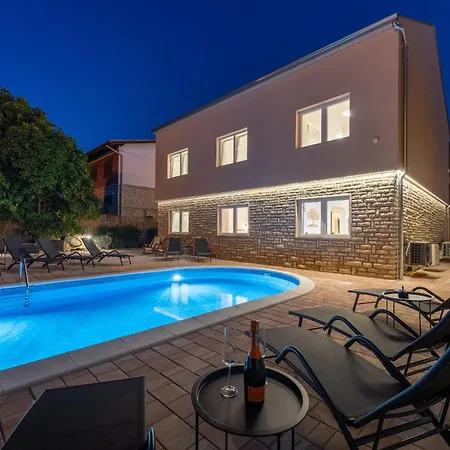 My Dalmatia - Seaside Familia With Private Heated Pool