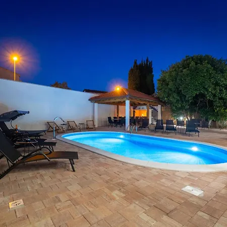Nyaraló My Dalmatia - Seaside Familia With Private Heated Pool *
