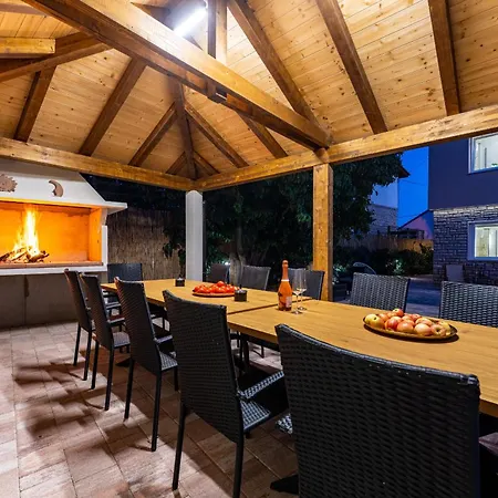 My Dalmatia - Seaside Familia With Private Heated Pool * Sveti Filip i Jakov