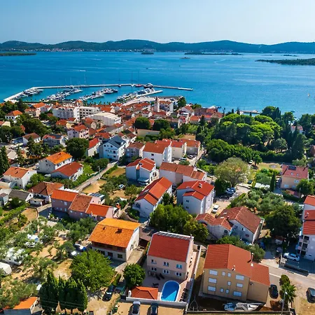 My Dalmatia - Seaside Familia With Private Heated Pool Sveti Filip i Jakov