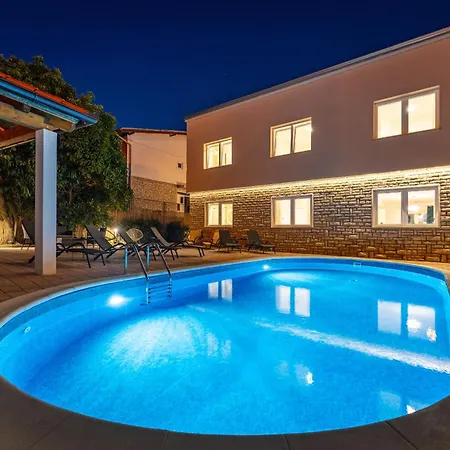 My Dalmatia - Seaside Familia With Private Heated Pool Nyaraló *