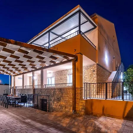 My Dalmatia - Seaside Familia With Private Heated Pool Hébergement de vacances *