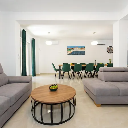 My Dalmatia - Seaside Familia With Private Heated Pool Hébergement de vacances *