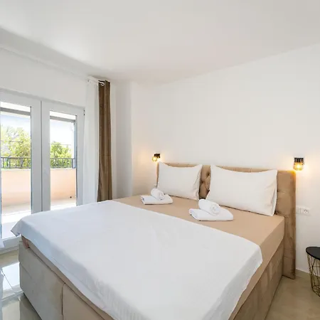 Hébergement de vacances My Dalmatia - Seaside Familia With Private Heated Pool *