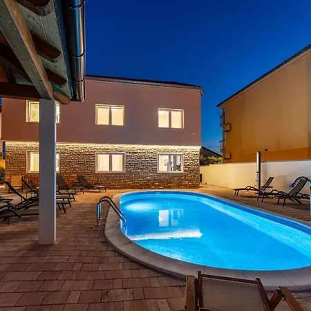 My Dalmatia - Seaside Familia With Private Heated Pool Nyaraló Sveti Filip i Jakov