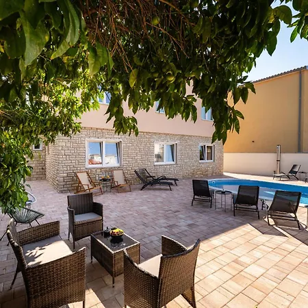 My Dalmatia - Seaside Familia With Private Heated Pool Hébergement de vacances *