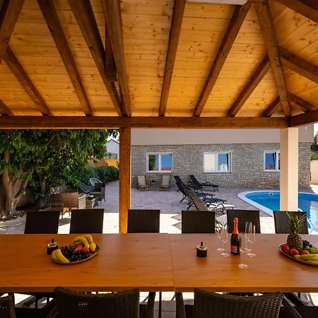 Nyaraló My Dalmatia - Seaside Familia With Private Heated Pool Sveti Filip i Jakov