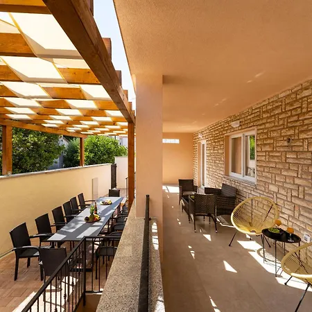 Hébergement de vacances My Dalmatia - Seaside Familia With Private Heated Pool *