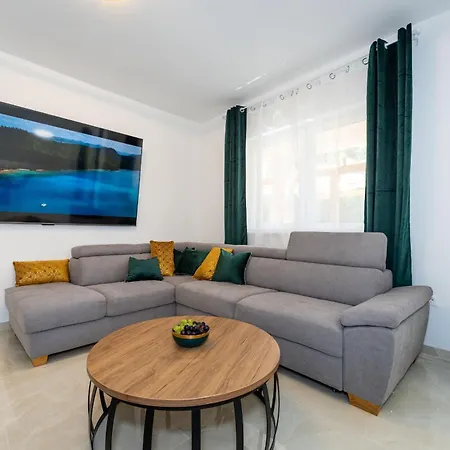 My Dalmatia - Seaside Familia With Private Heated Pool * Sveti Filip i Jakov