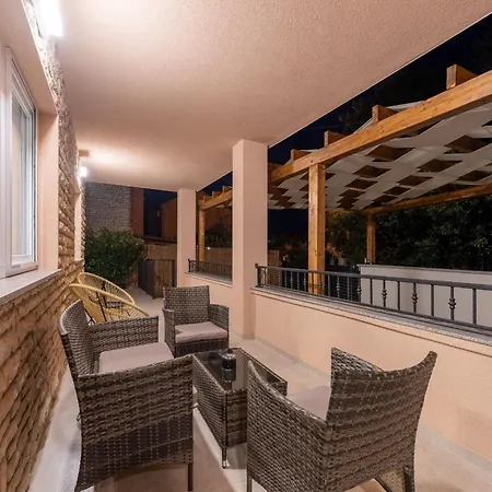 Nyaraló My Dalmatia - Seaside Familia With Private Heated Pool *